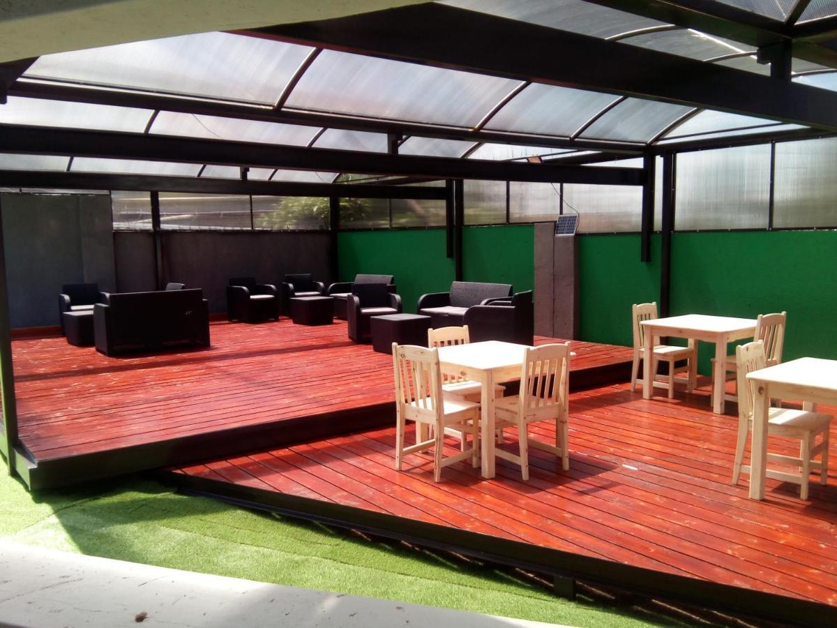 Bed and Breakfast Afrikawisa At O.R. Tambo International Airport Kempton Park Exterior foto