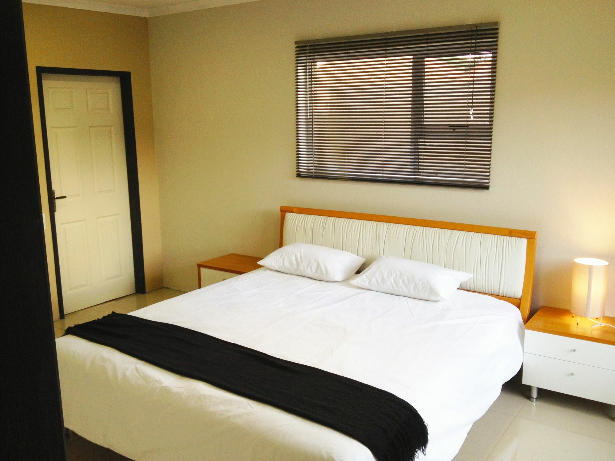 Bed and Breakfast Afrikawisa At O.R. Tambo International Airport Kempton Park Exterior foto
